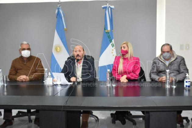Insfrán adelantó aumentos para sostener los salarios de los estatales