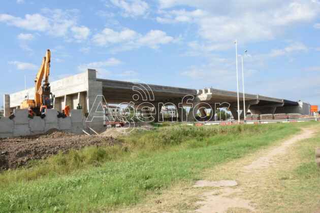 El viaducto sobreelevado de la avenida Kirchner con un avance superior al 70%
