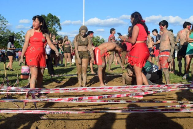 Educación Física: Alrededor de 180 ingresantes fueron “bautizados”