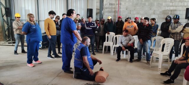 El SIPEC enseñó maniobras de RCP al personal de la futura planta de tratamiento de residuos enmarcada en el plan GIRSU