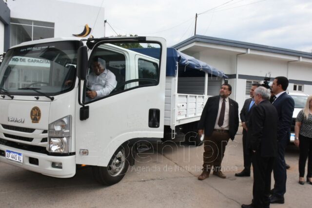 Importante equipamiento automotor fue entregado a la Dirección Provincial de Vialidad 