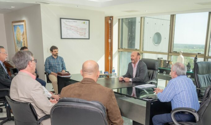 Insfrán se reunió con miembros del Centro de Medicina Nuclear y Radioterapia “Néstor Kirchner”