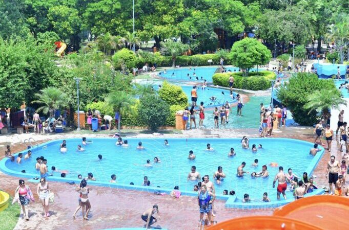El Parque Acuático de El Colorado recibe a miles de turistas provenientes de diferentes lugares del país