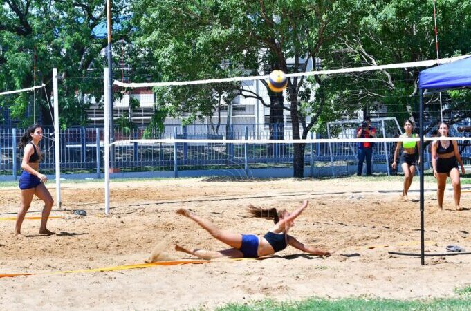Torneo de beach vóley en el Estadio Cincuentenario