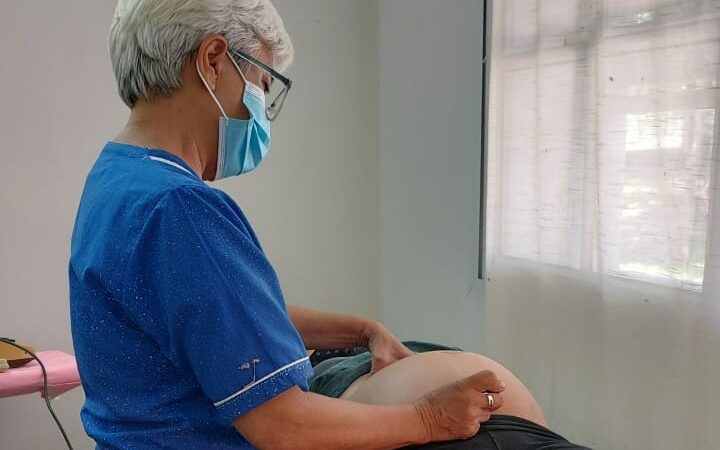 Atenciones integrales y acompañamiento a las embarazadas brinda el centro de salud Mojón de Fierro
