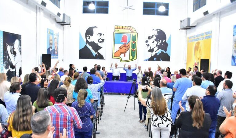 Gildo Insfrán se reunió con trabajadores de la salud pública en la sede del Partido Justicialista