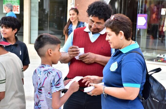 Realizaron campaña “Una moneda más, un derecho menos” en el centro