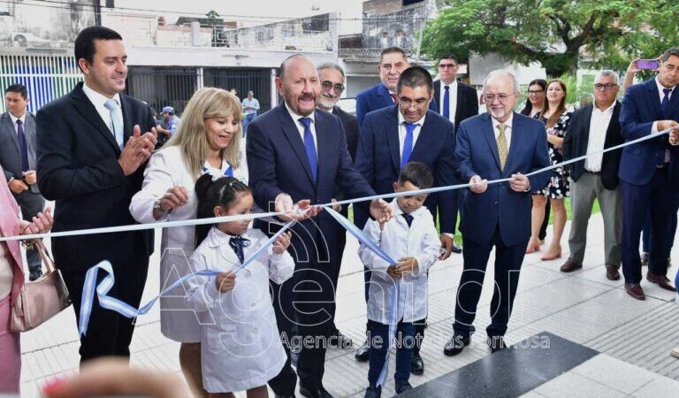 Con la inauguración de dos nuevos edificios, Insfrán llegó a la obra educativa 1458 de su gestión