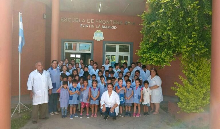 El gobernador Insfrán recordó a las Escuelas de Frontera en su día