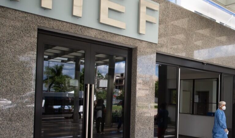 El Hospital Interdistrital Evita recibió equipamiento para las residencias oftalmológicas