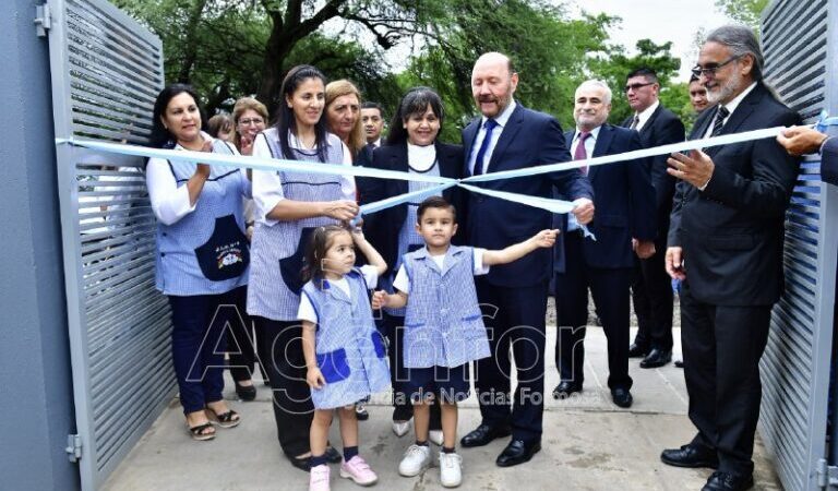 Insfrán inauguró dos obras educativas en el barrio Nueva Pompeya