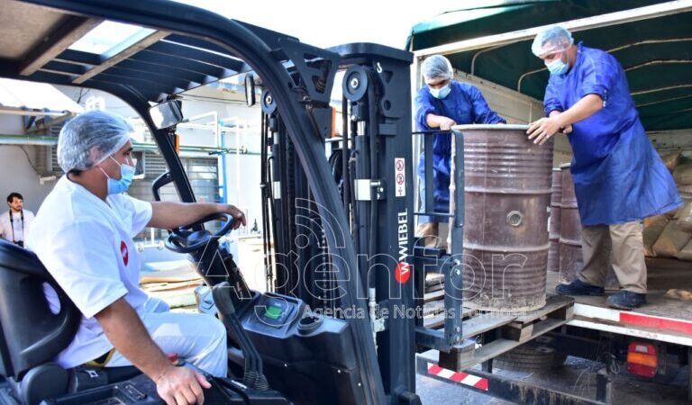 Paipperos del oeste entregaron la segunda tanda de 5 mil kilos de harina de algarroba a Nutrifor