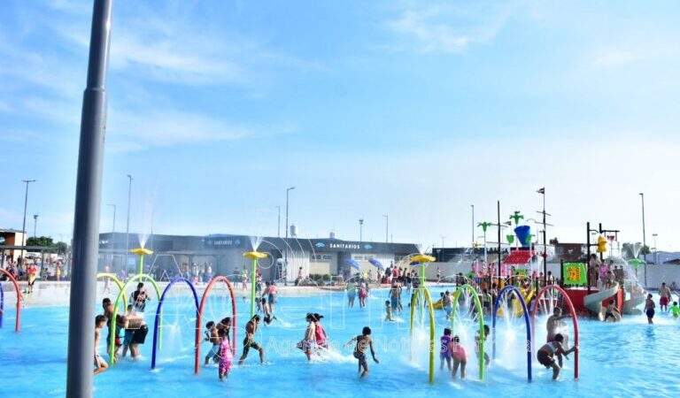 El Parque Acuático “17 de Octubre” permanecerá abierto todo el mes de abril, aprovechando las altas temperaturas reinantes.