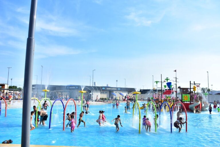 El Parque Acuático “17 de Octubre” permanecerá abierto todo el mes de abril, aprovechando las altas temperaturas reinantes.