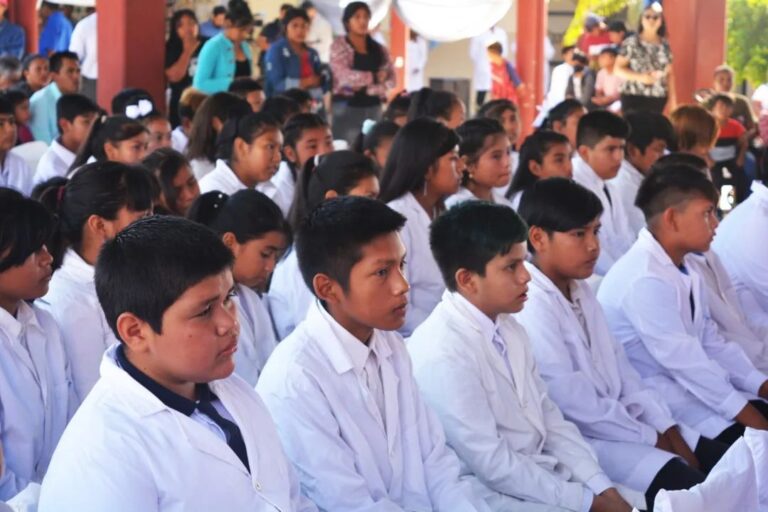 Más de 20.000 estudiantes y 600 docentes indígenas integran las 326 unidades EIB