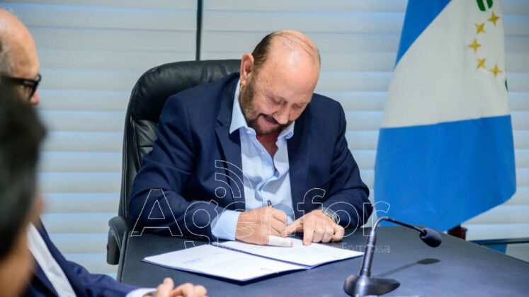 Formosa: El gobernador Gildo Insfrán firmó el decreto de convocatoria a elecciones