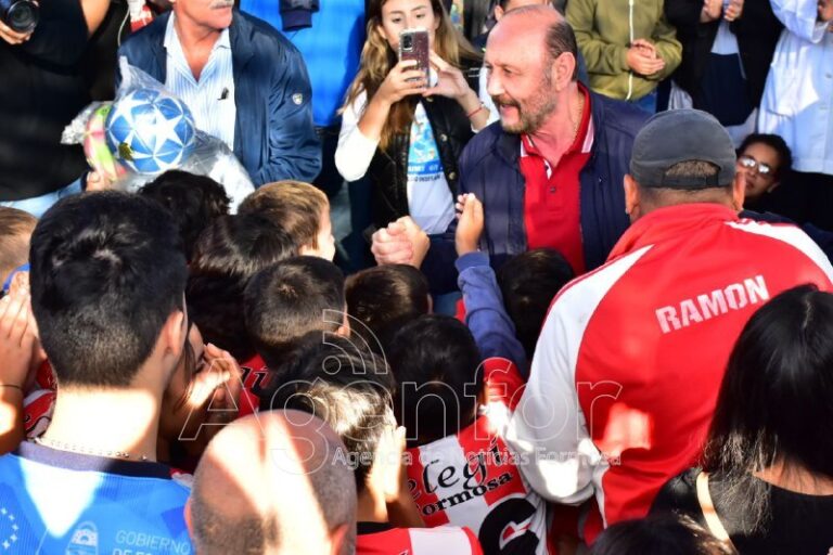 En un marco multitudinario, Insfrán encabezó el operativo “Por Nuestra Gente, Todo”, el primero del 2023  