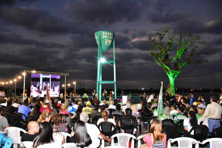 Eber Solís acompañó la inauguración del nuevo Paseo del Río