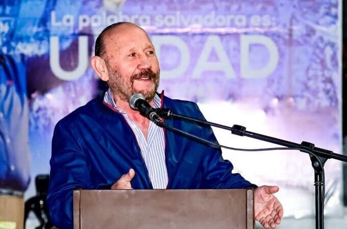 El Gobernador entregó maquinarias y mantuvo un encuentro con los trabajadores viales
