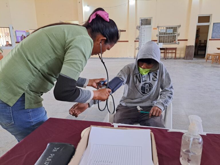 Actividades del Programa de Libretas de Salud Escolar en la Colonia aborigen Bartolomé de las Casas