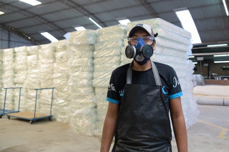 Insfrán autorizó convenios para líneas de crédito y apoyo al sector privado
