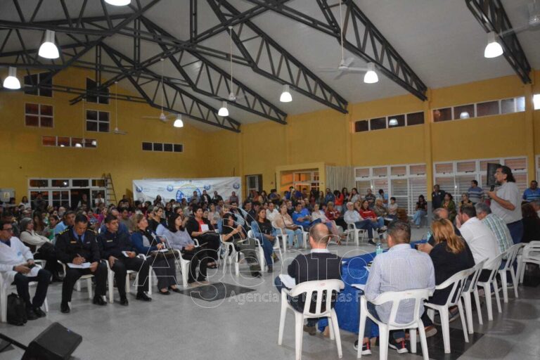 Los vecinos de barrios Vial y Villa Lourdes participaron de la reunión organizativa previa al OPNGT