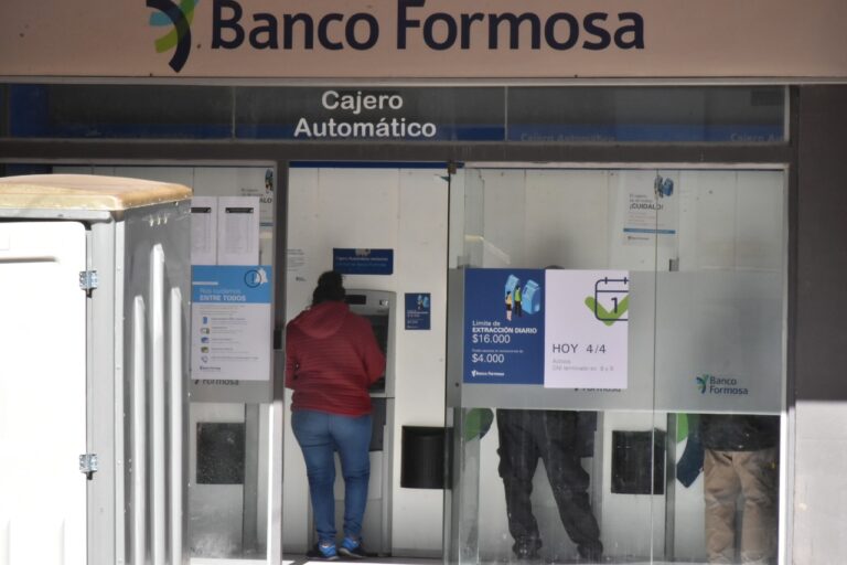 Con un desembolso de 20 mil millones de pesos, comienza el pago de haberes de mayo para empleados públicos