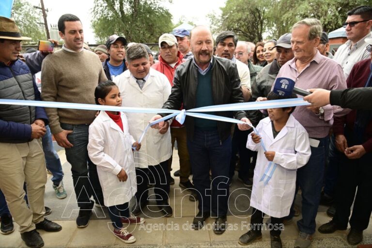 Insfrán cerró el segundo día de gira en el oeste inaugurando la obra educativa 1468 de su gestión