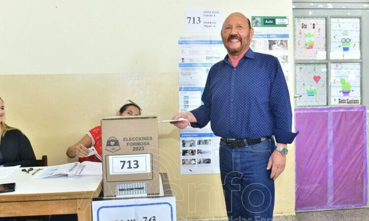 El gobernador Gildo Insfrán votó en Laguna Blanca: “La alternancia la decide el pueblo”