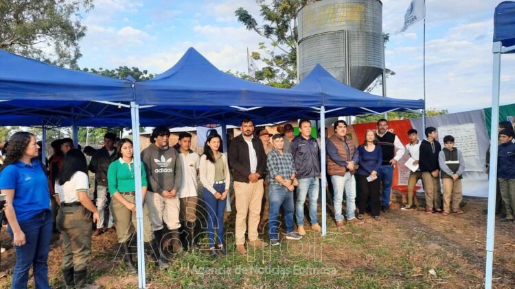 Hubo jornada de capacitación a campo en la Escuela Agrotécnica de Misión Laishí