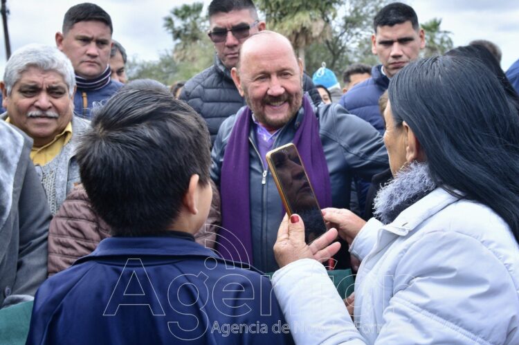El Gobernador visitó las localidades de Fortín Soledad y Punta del Agua