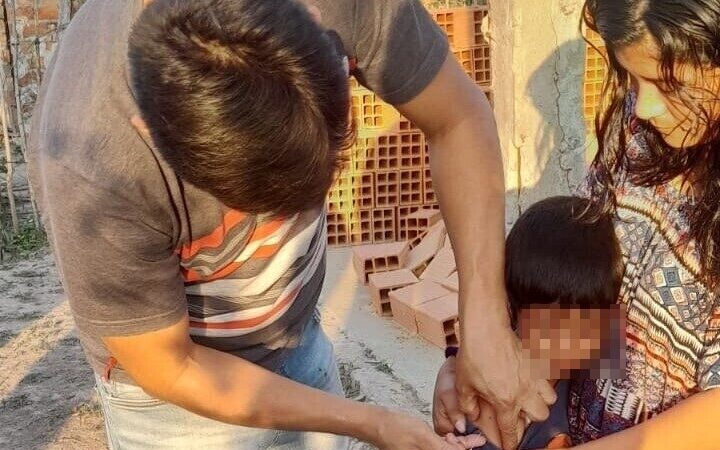 Operativos de vacunación domiciliaria para las familias de Villa Dos Trece