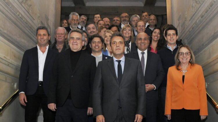 Insfrán participa del encuentro de dirigentes de Unión por la Patria 