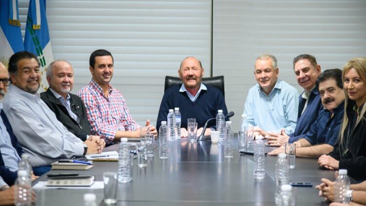 El gobernador Insfrán se reunió con intendentes y presidentes de Comisiones de Fomento