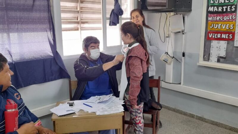 En la segunda parte del año lectivo continúan los controles del Programa Provincial de Libretas de Salud Escolar