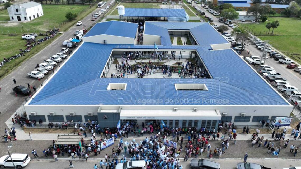 El gobernador Insfrán inauguró la obra educativa 1500 de su gestión