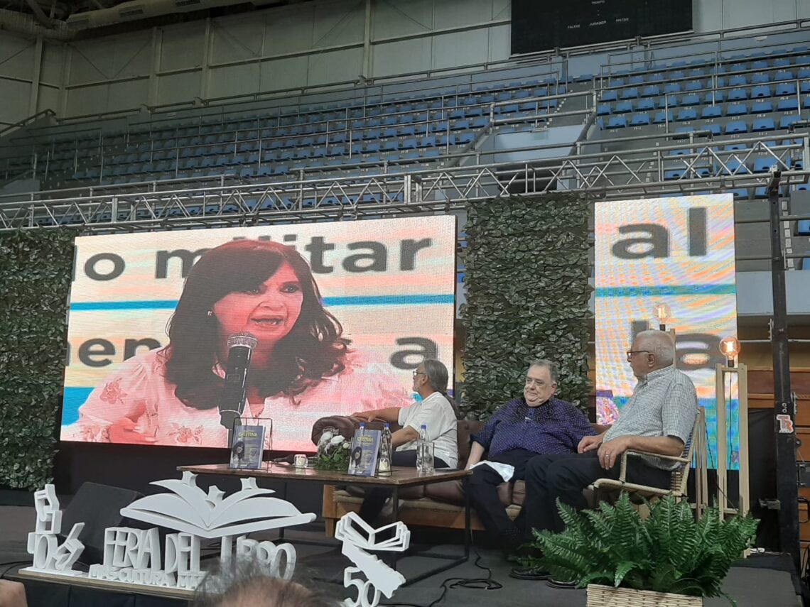 Eduardo Valdés presentó su libro sobre lawfare “Objetivo Cristina” en la XXI Feria del Libro