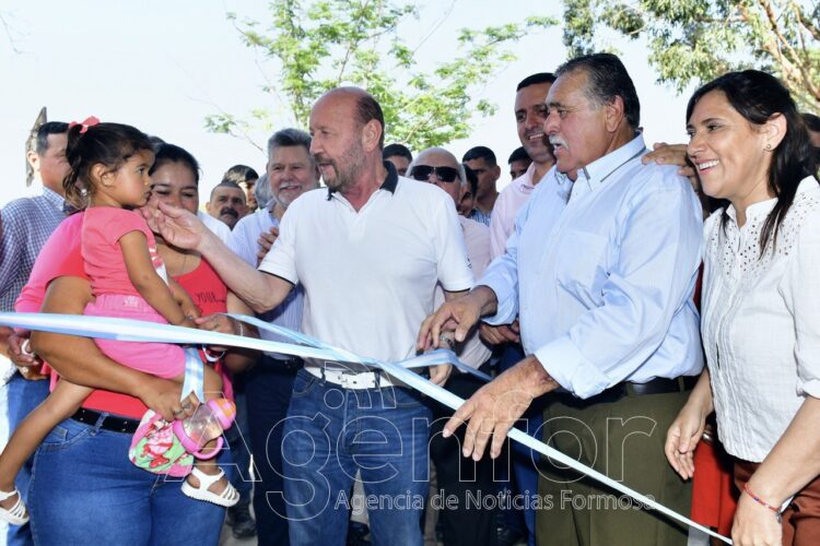 El Gobernador entregó viviendas e inauguró un CDI en Buena Vista