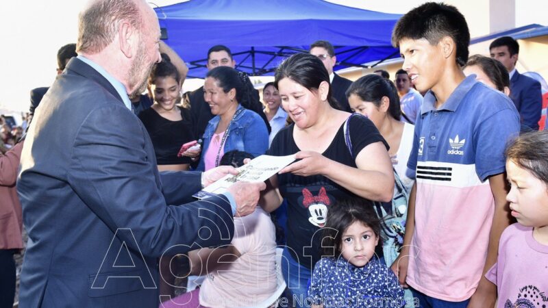 El gobernador Insfrán concretó la entrega de 80 viviendas en Pirané