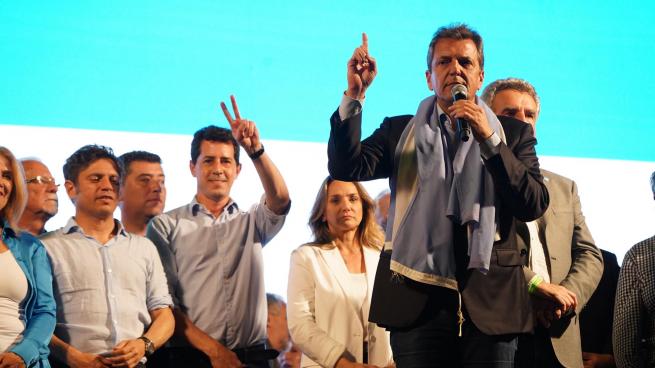 Massa fue el más votado y llega con casi siete puntos de ventaja al balotaje con Milei