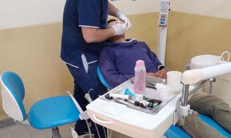 Vecinos de Fortín Leyes acceden cada semana a completas atenciones odontológicas gratuitas