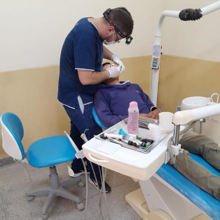 Vecinos de Fortín Leyes acceden cada semana a completas atenciones odontológicas gratuitas