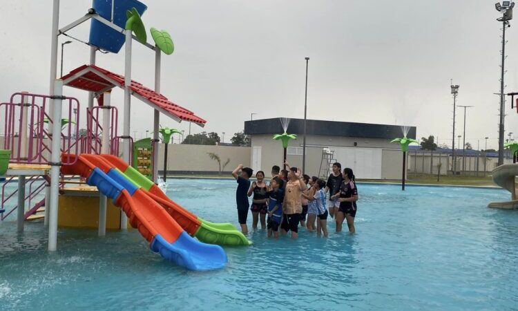Niños de Estanislao del Campo conocieron el Parque Acuático