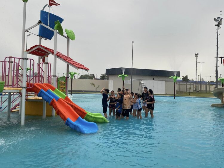 Niños de Estanislao del Campo conocieron el Parque Acuático