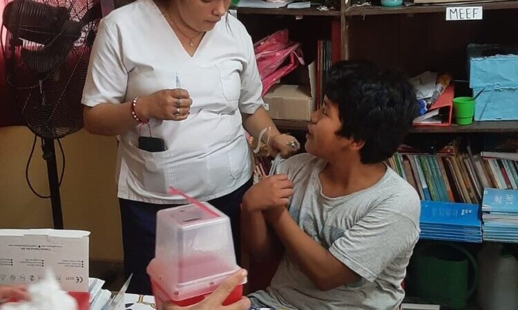 Vacunación HPV para escolares colonos de Misión Laishí