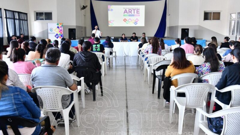 Docentes de Modalidad Artística se capacitan en “Una mirada integral desde el arte”
