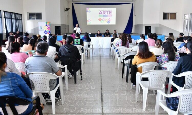 Docentes de Modalidad Artística se capacitan en “Una mirada integral desde el arte”