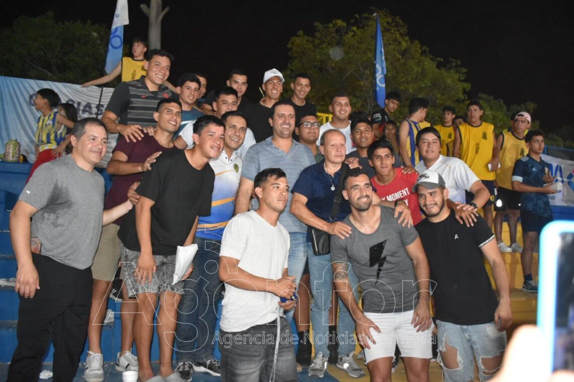 El Vicegobernador compartió un encuentro en el Club Defensores del Rosario