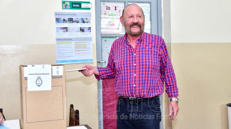 Gildo Insfrán votó en Laguna Blanca: “La democracia volverá a triunfar contra la violencia y el odio”
