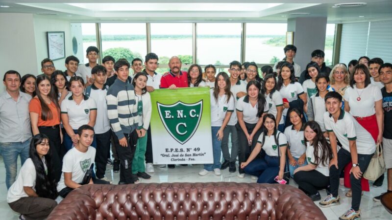 El Gobernador recibió a jóvenes de Clorinda